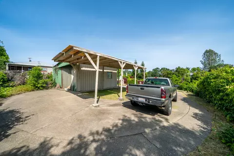 Exterior - 2043 Octavia St, Redding, CA 96001 photo 32 of 44
