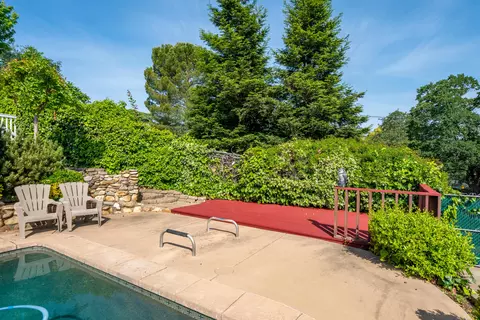 Exterior - 2043 Octavia St, Redding, CA 96001 photo 17 of 44