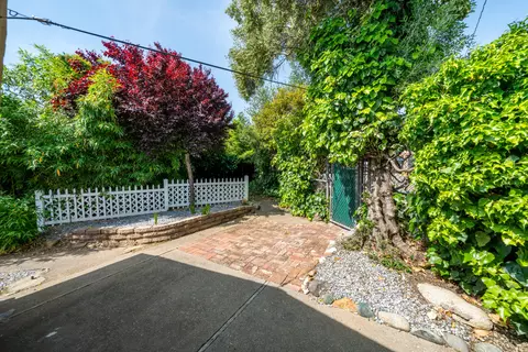 Exterior - 2043 Octavia St, Redding, CA 96001 photo 35 of 44
