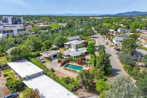 View/Area - 2043 Octavia St, Redding, CA 96001 photo 2 of 4