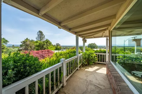 Exterior - 2043 Octavia St, Redding, CA 96001 photo 10 of 44