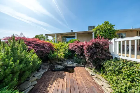 Exterior - 2043 Octavia St, Redding, CA 96001 photo 14 of 44