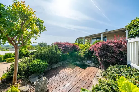 Exterior - 2043 Octavia St, Redding, CA 96001 photo 13 of 44