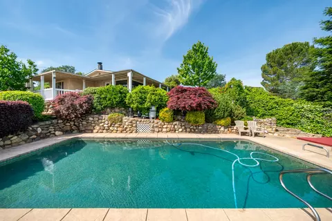 Exterior - 2043 Octavia St, Redding, CA 96001 photo 25 of 44
