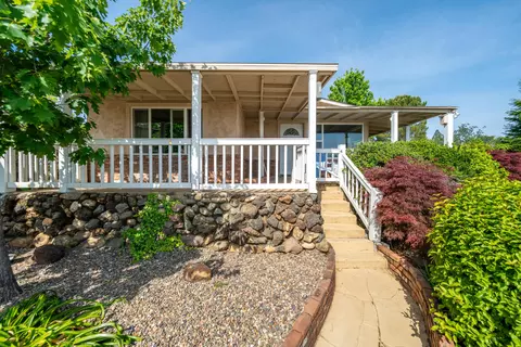 Exterior - 2043 Octavia St, Redding, CA 96001 photo 4 of 44