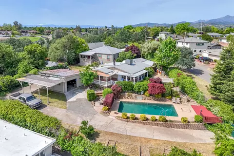 View/Area - 2043 Octavia St, Redding, CA 96001 photo 3 of 4