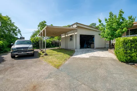Exterior - 2043 Octavia St, Redding, CA 96001 photo 30 of 44