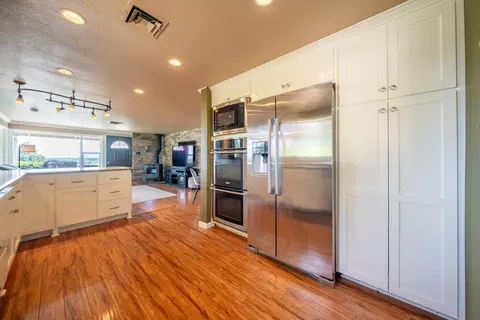 Kitchen - 2043 Octavia St, Redding, CA 96001 photo 4 of 6