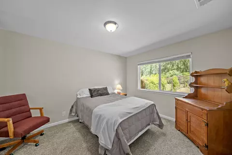 Bedroom - 20035 Old Alturas Rd, Redding, CA 96003 photo 4 of 5