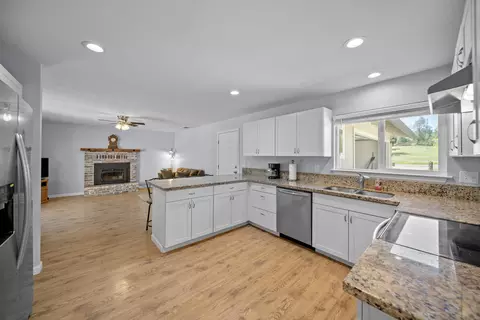 Kitchen - 20035 Old Alturas Rd, Redding, CA 96003 photo 1 of 2
