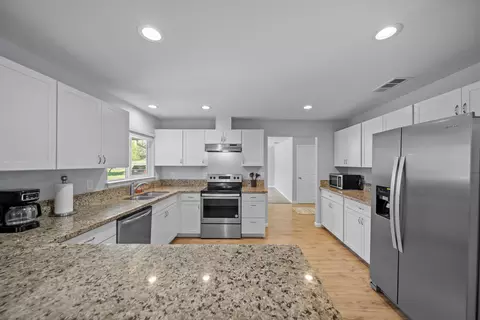 Kitchen - 20035 Old Alturas Rd, Redding, CA 96003 photo 2 of 2