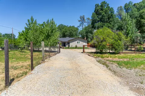 Exterior - 20035 Old Alturas Rd, Redding, CA 96003 photo 5 of 14