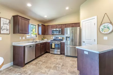 16878 Santa Barbara Dr, Redding, CA 96003 photo 6