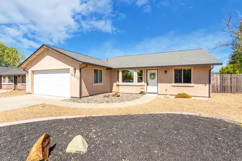 16878 Santa Barbara Dr, Redding, CA 96003
