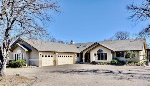 21419 Little Meadow Ln, Redding, CA 96002