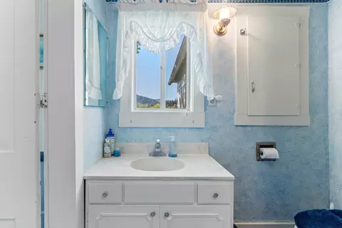 Bath - 6790 Rush Creek Rd, Lewiston, CA 96052 photo 1 of 2