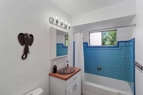 Bath - 2520 Star Dr, Redding, CA 96001 photo 3 of 3