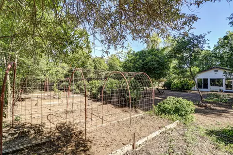 Exterior - 2520 Star Dr, Redding, CA 96001 photo 17 of 19