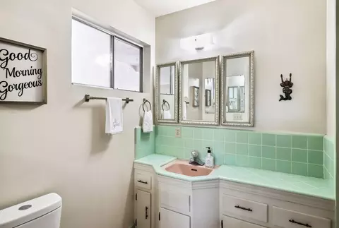 Bath - 2520 Star Dr, Redding, CA 96001 photo 1 of 3