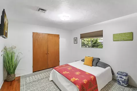 Bedroom - 2520 Star Dr, Redding, CA 96001 photo 4 of 9