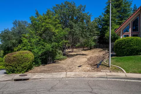 504 Seavy Ct, Redding, CA 96001 photo 2