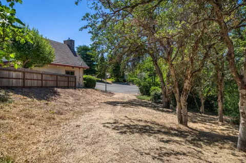 504 Seavy Ct, Redding, CA 96001 photo 6