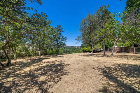 504 Seavy Ct, Redding, CA 96001 photo 3