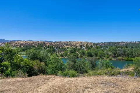 504 Seavy Ct, Redding, CA 96001 photo 9