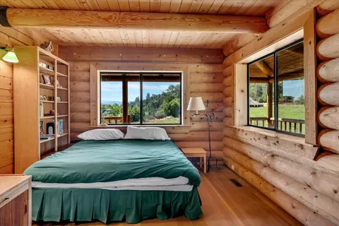 Bedroom - 25653 Glenburn Rd, Fall River Mills, CA 96028 photo 1 of 3