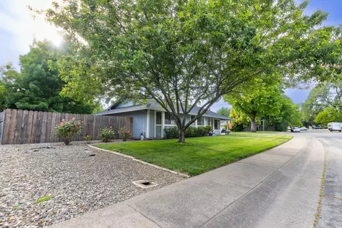 5729 Old Barn Way, Redding, CA 96001 photo 6