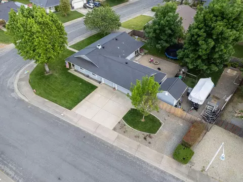 5729 Old Barn Way, Redding, CA 96001 photo 13