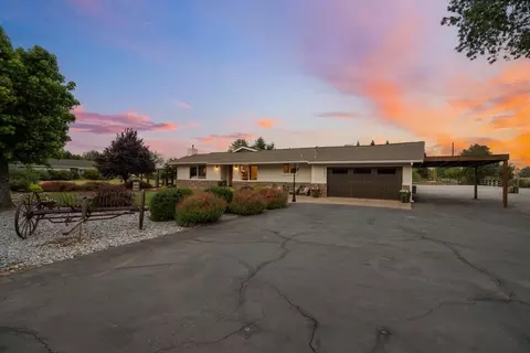 8151 Green Acres Ln, Redding, CA 96002