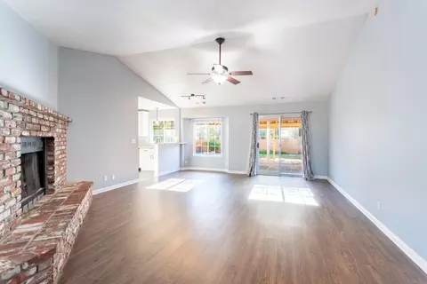 Living - 2345 Windwood Ct, Redding, CA 96002 photo 2 of 6