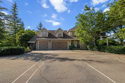 Exterior - 8221 Kramer Ct, Redding, CA 96001 photo 16 of 24