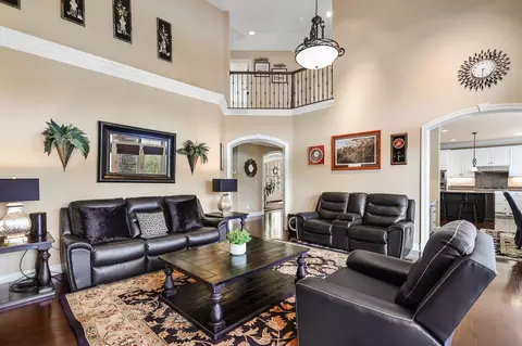 Living - 8221 Kramer Ct, Redding, CA 96001 photo 3 of 6