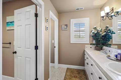 Bath - 8221 Kramer Ct, Redding, CA 96001 photo 4 of 5