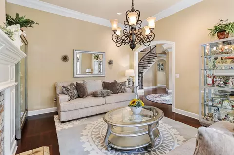 Living - 8221 Kramer Ct, Redding, CA 96001 photo 2 of 6