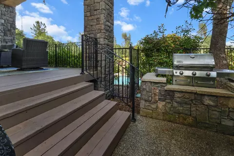 Exterior - 8221 Kramer Ct, Redding, CA 96001 photo 20 of 24