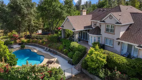 8221 Kramer Ct, Redding, CA 96001