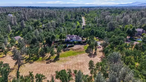 View/Area - 8221 Kramer Ct, Redding, CA 96001 photo 6 of 8
