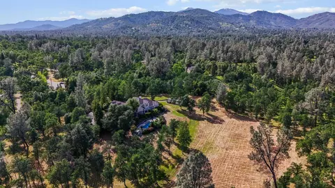 View/Area - 8221 Kramer Ct, Redding, CA 96001 photo 7 of 8