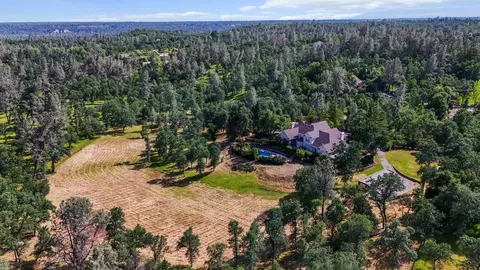 View/Area - 8221 Kramer Ct, Redding, CA 96001 photo 5 of 8