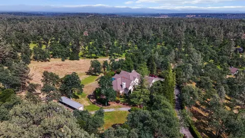 View/Area - 8221 Kramer Ct, Redding, CA 96001 photo 4 of 8