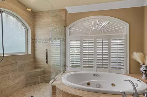 Bath - 8221 Kramer Ct, Redding, CA 96001 photo 1 of 5