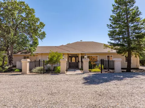 14235 Noble Oaks Dr, Red Bluff, CA 96080 photo 2