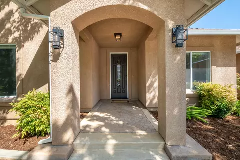 4551 Nantucket Dr, Redding, CA 96001 photo 2