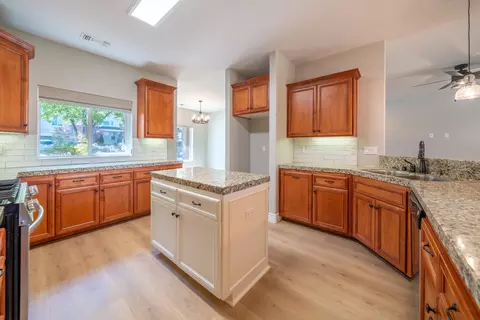 4551 Nantucket Dr, Redding, CA 96001 photo 5
