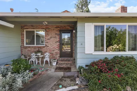 2099 Roxford Ct, Redding, CA 96001 photo 2