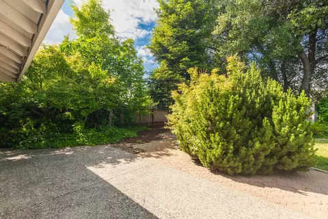 Exterior - 2312 Windwood Ct, Redding, CA 96002 photo 10 of 27