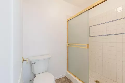 Bath - 2312 Windwood Ct, Redding, CA 96002 photo 4 of 4